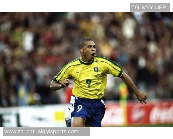 足球历史上的十大中锋球员盘点与他们的辉煌成就解析 足球历史上的十大中锋球员盘点与他们的辉煌成就解析